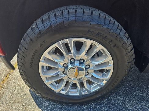 Used 2022 Chevrolet Silverado 2500 High Country w/ Z71 Off-Road Package image 32