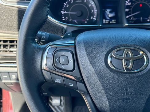 Used 2015 Toyota Avalon Limited image 21