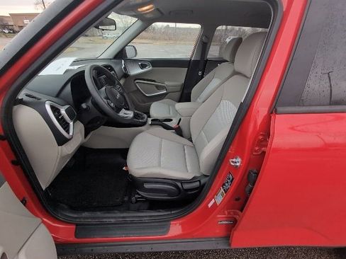 Used 2025 Kia Soul LX w/ LX Technology Package image 9