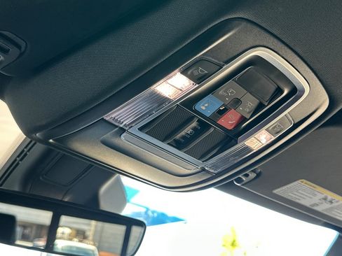 Used 2025 RAM 1500 Laramie image 24