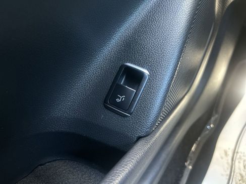 Used 2020 Mercedes-Benz GLA 250 4MATIC image 28