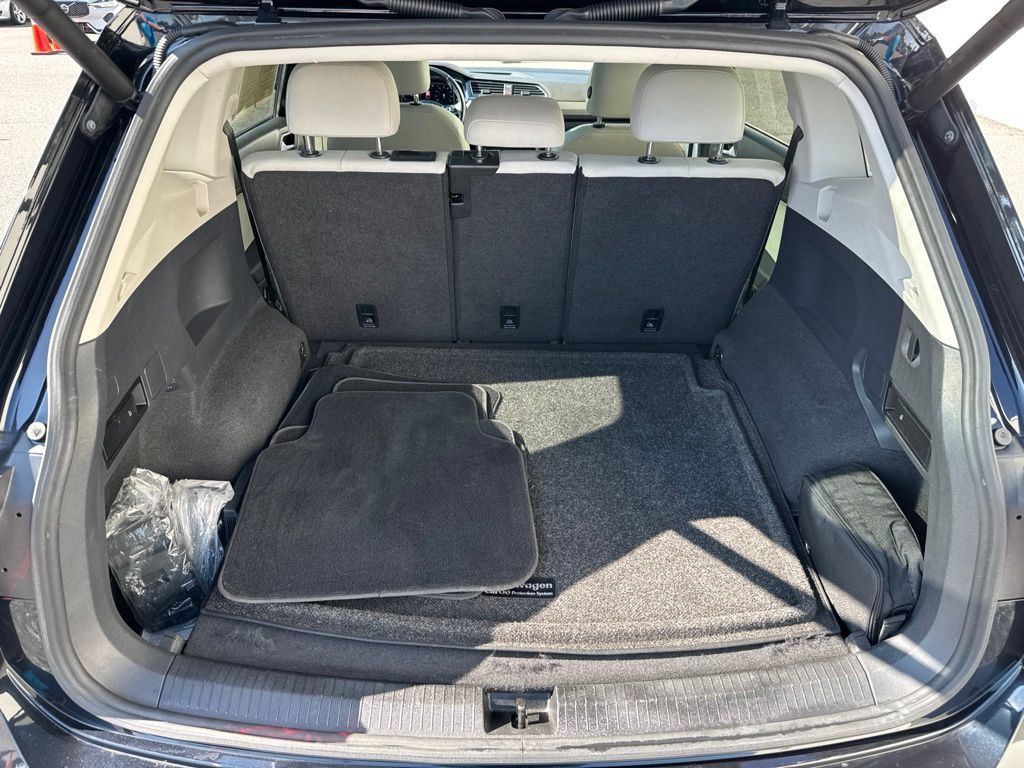 Used 2019 Volkswagen Tiguan SEL AWD/4WD image 11