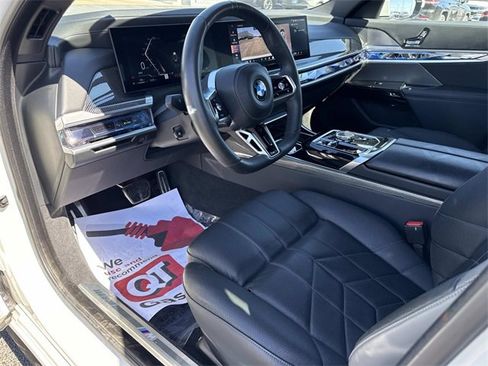 Used 2023 BMW 760i xDrive image 10