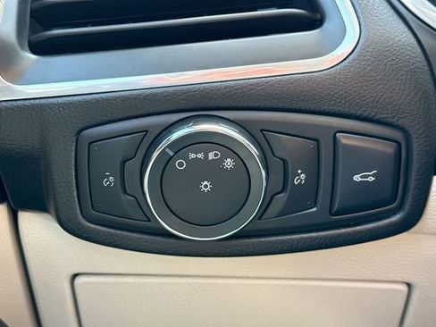 Used 2016 Ford Edge Titanium w/ Technology Package image 35