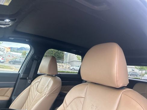 Used 2025 Kia Sorento SX Prestige w/ Olive Brown Leather Package image 19