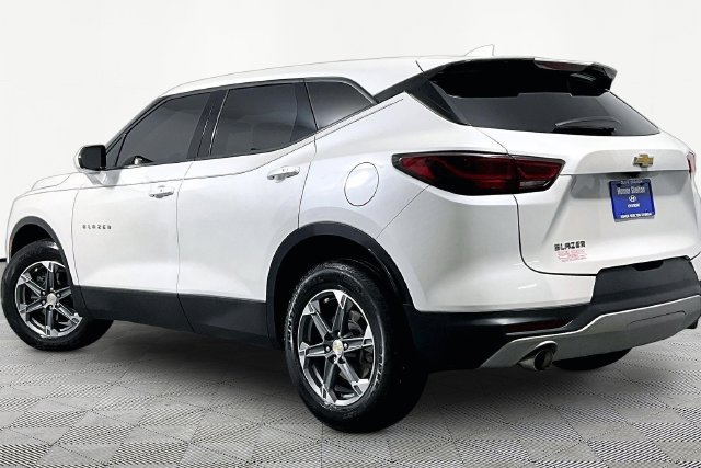 Used 2023 Chevrolet Blazer LT FWD image 13