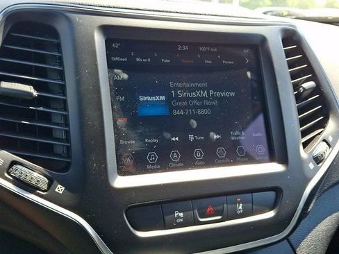 Certified 2021 Jeep Cherokee Latitude Lux w/ Comfort/Convenience Group AWD/4WD image 21