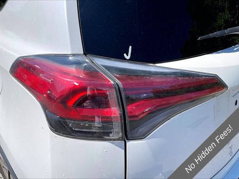 Used 2016 Toyota RAV4 Limited AWD/4WD image 25