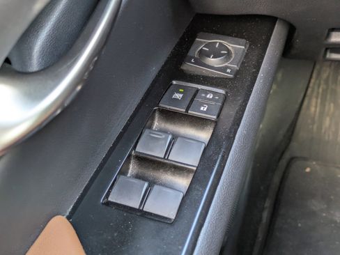 Used 2022 Lexus UX 200 w/ Accessory Package (Z1) FWD image 21