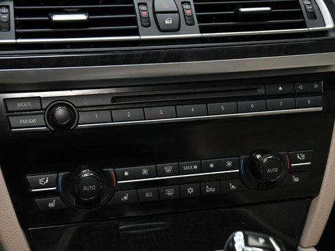 Used 2010 BMW 750Li xDrive image 24