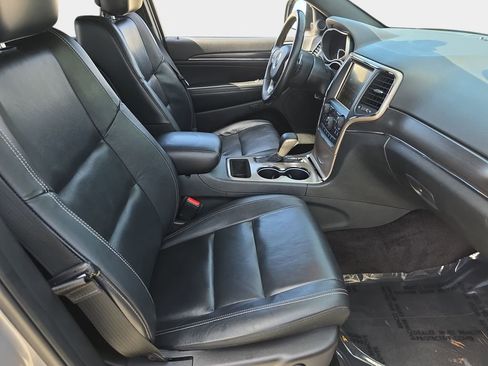 Used 2017 Jeep Grand Cherokee Limited RWD image 12