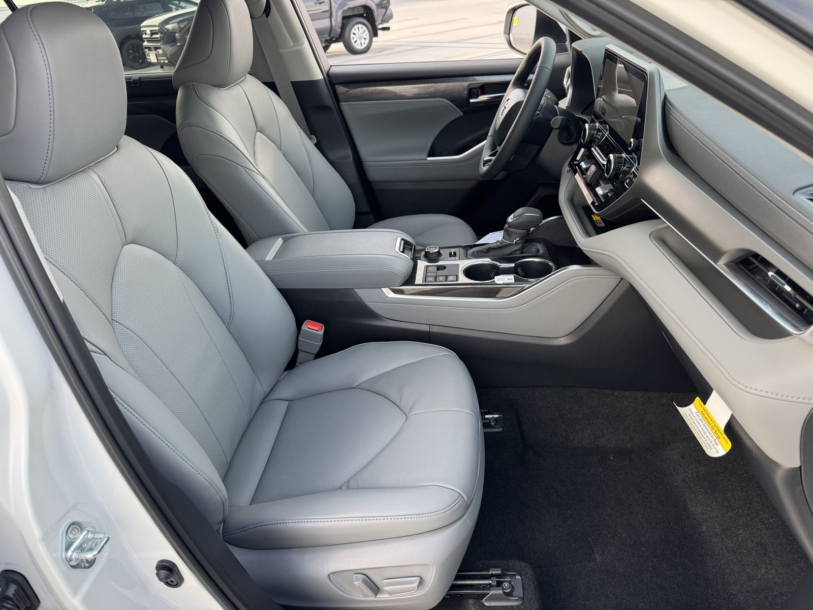 New 2026 Toyota Highlander Limited AWD/4WD image 9
