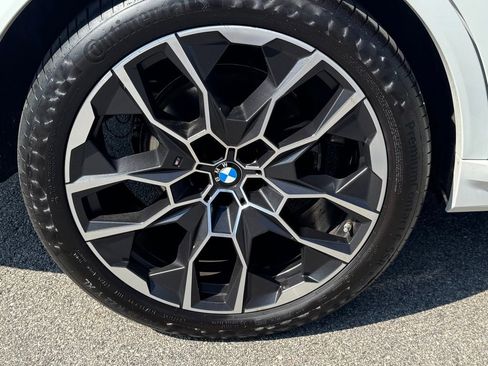 Certified 2024 BMW X7 xDrive40i w/ M Sport Package image 9