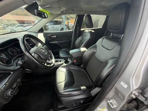 Used 2020 Jeep Cherokee Latitude Plus w/ Cold Weather Group image 9