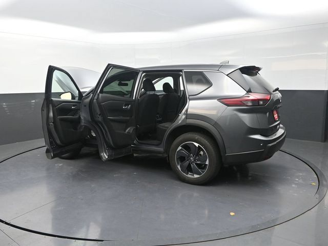 Used 2024 Nissan Rogue SV AWD/4WD image 43