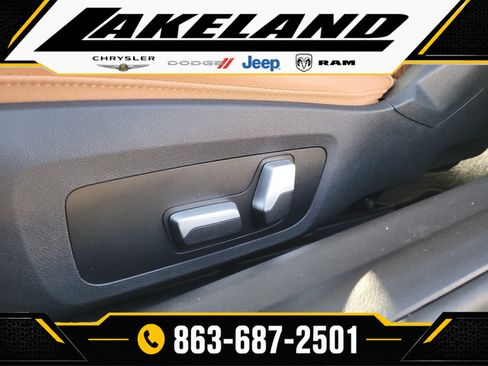Used 2023 BMW 230i Coupe w/ Convenience Package RWD image 14