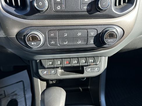 Used 2022 Chevrolet Colorado Z71 w/ Z71 Midnight Edition image 29