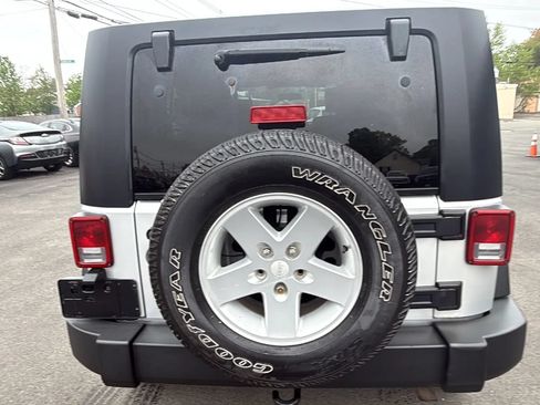 Used 2007 Jeep Wrangler Unlimited X AWD/4WD image 6