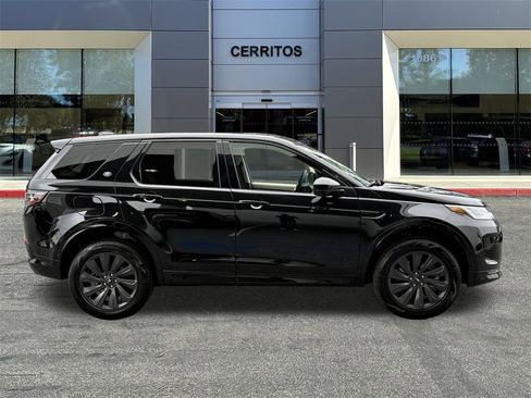 New 2025 Land Rover Discovery Sport S image 4