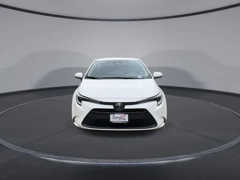 Used 2026 Toyota Corolla LE image 3