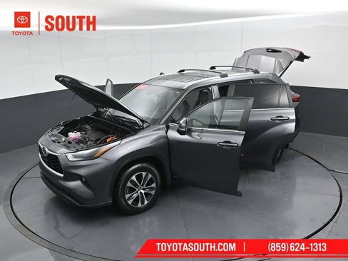 Used 2023 Toyota Highlander XLE AWD/4WD image 60