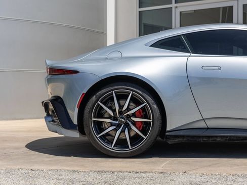 Used 2019 Aston Martin V8 Vantage Coupe RWD image 7