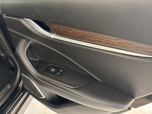 Used 2017 Maserati Levante w/ Luxury Package image 42