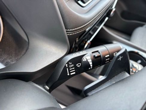 Used 2021 Nissan Rogue SV image 15