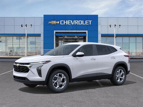 New 2026 Chevrolet Trax LS w/ LS Convenience Package image 2