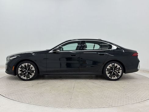 Used 2025 BMW 530i RWD image 2