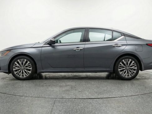 Used 2025 Nissan Altima 2.5 SV FWD image 5