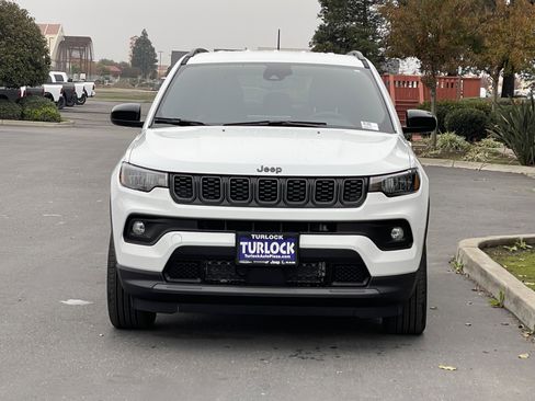New 2026 Jeep Compass Latitude image 3