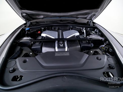 Used 2024 Rolls-Royce Phantom Sedan w/ The Phantom Package RWD image 38
