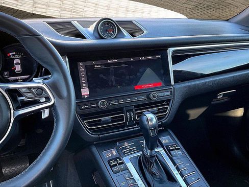 Used 2020 Porsche Macan image 6