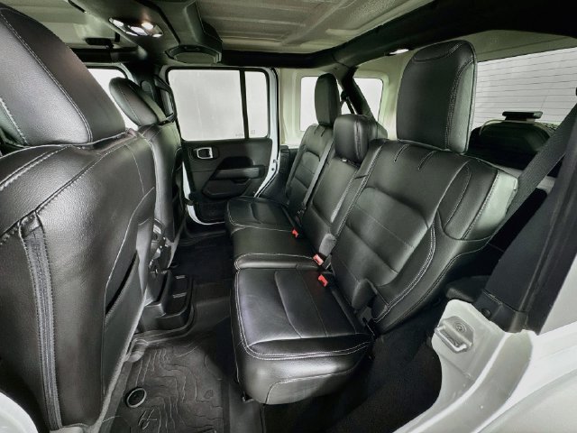 Used 2022 Jeep Wrangler Unlimited Sahara w/ Cold Weather Group AWD/4WD image 29