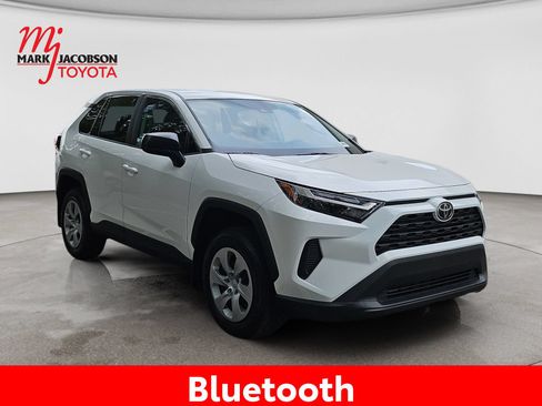 Used 2025 Toyota RAV4 LE FWD image 5