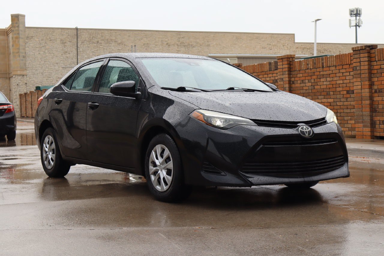 Used 2019 Toyota Corolla L FWD image 2
