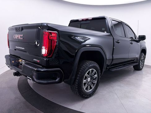 Used 2024 GMC Sierra 1500 AT4 w/ Technology Package AWD/4WD image 17
