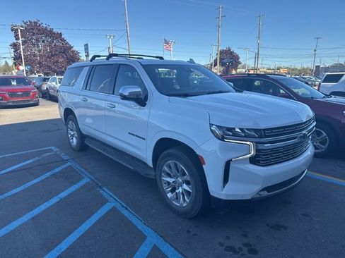 Used 2023 Chevrolet Suburban Premier w/ Premium Package 2 AWD/4WD image 2