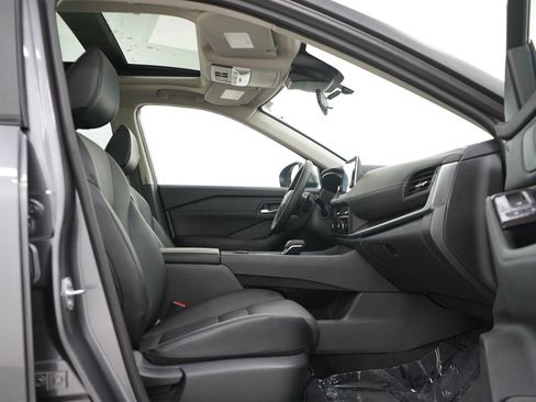 Used 2025 Nissan Rogue SV w/ SV Premium Package AWD/4WD image 8