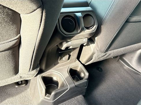 Used 2021 Jeep Wrangler Unlimited Sahara image 28