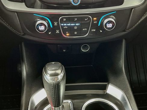 Used 2019 Chevrolet Traverse LT w/ LT Premium Package AWD/4WD image 20