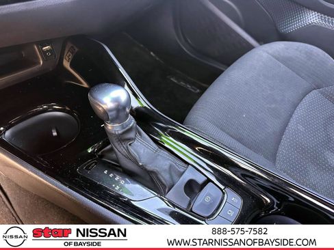 Used 2019 Toyota C-HR XLE image 26