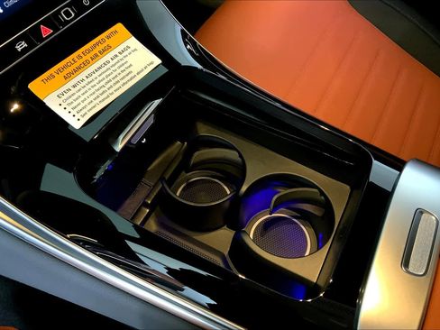 Used 2025 Mercedes-Benz GLC 300 4MATIC image 11