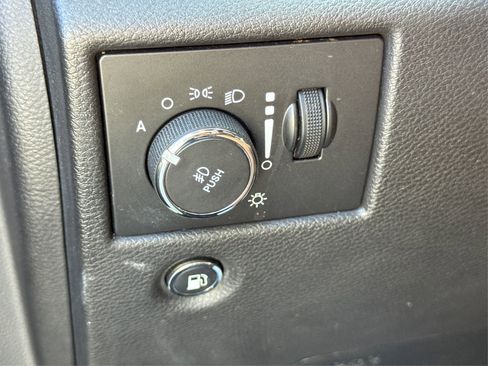 Used 2018 Jeep Grand Cherokee Limited image 24