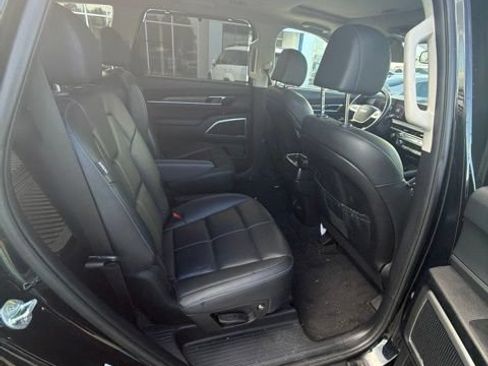 Used 2023 Kia Telluride EX w/ EX Captain's Chair Package FWD image 14