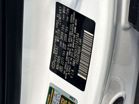 Used 2026 Hyundai Elantra Limited FWD image 29