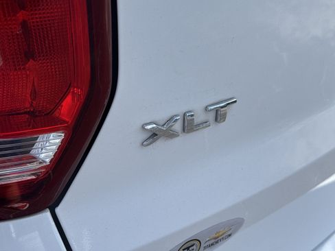 Used 2017 Ford Explorer XLT w/ Equipment Group 202A FWD image 15