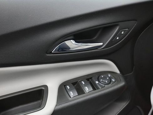 Used 2020 Chevrolet Equinox LS w/ LS Convenience Package image 11