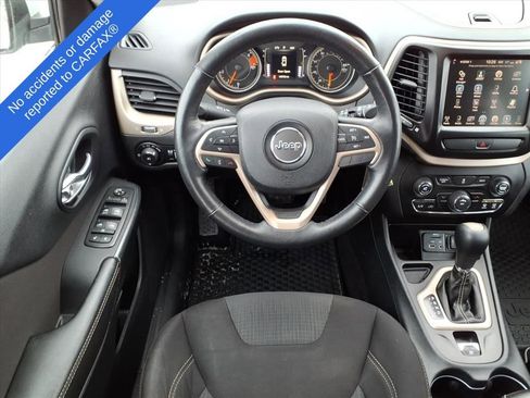 Used 2016 Jeep Cherokee Latitude w/ Cold Weather Group image 13